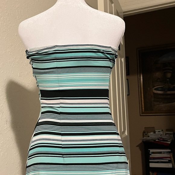 A-List Mid Body Dress - Picture 9 of 10